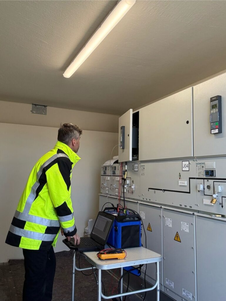 Schutzprüfung Übergabestation unter Spannung